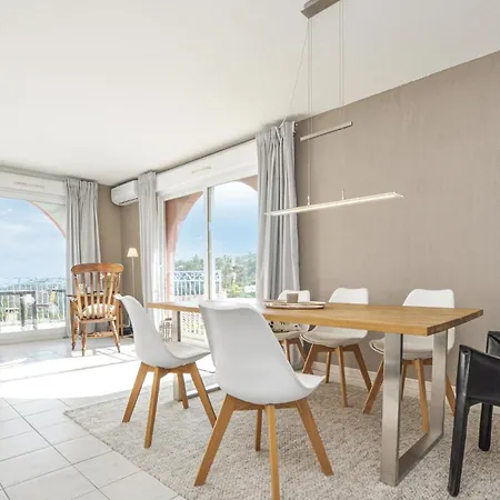 Holiday home In With Kitchen