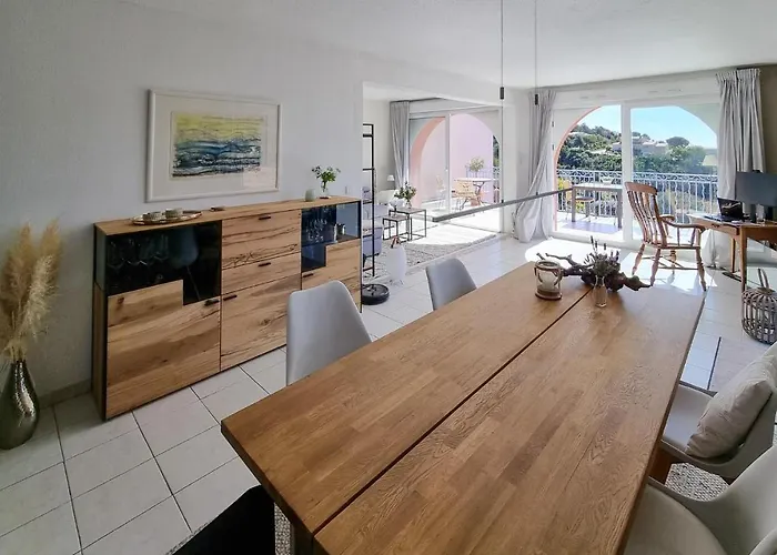 Semesterbostad 3 Bedroom In Les Issambres